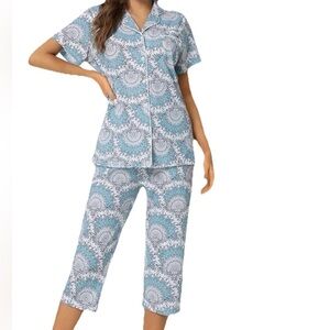 Women's Pajamas Set Button Down Short Sleeve Tugege Capri Sleepwear Sz M